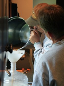 June 6, 2009.  Jim is transferring Wild Willy's Wheat from the turkey fryer to the carboy.  Click photo to enlarge.